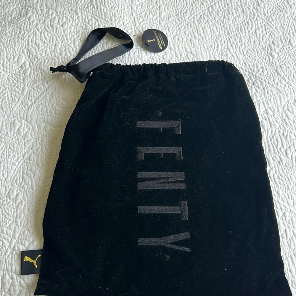 Fenty velvet bag never used an excellent condition. 14“ x 13 “